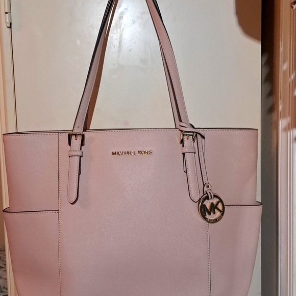 🎆 SALE NEW Michael Kors Pink Jet Set Shoulder Bag w Gold Hardware EC - Picture 3 of 16